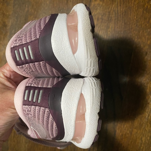 Size 8 like new asic running shows. Worn 3 times. - Picture 4 of 7